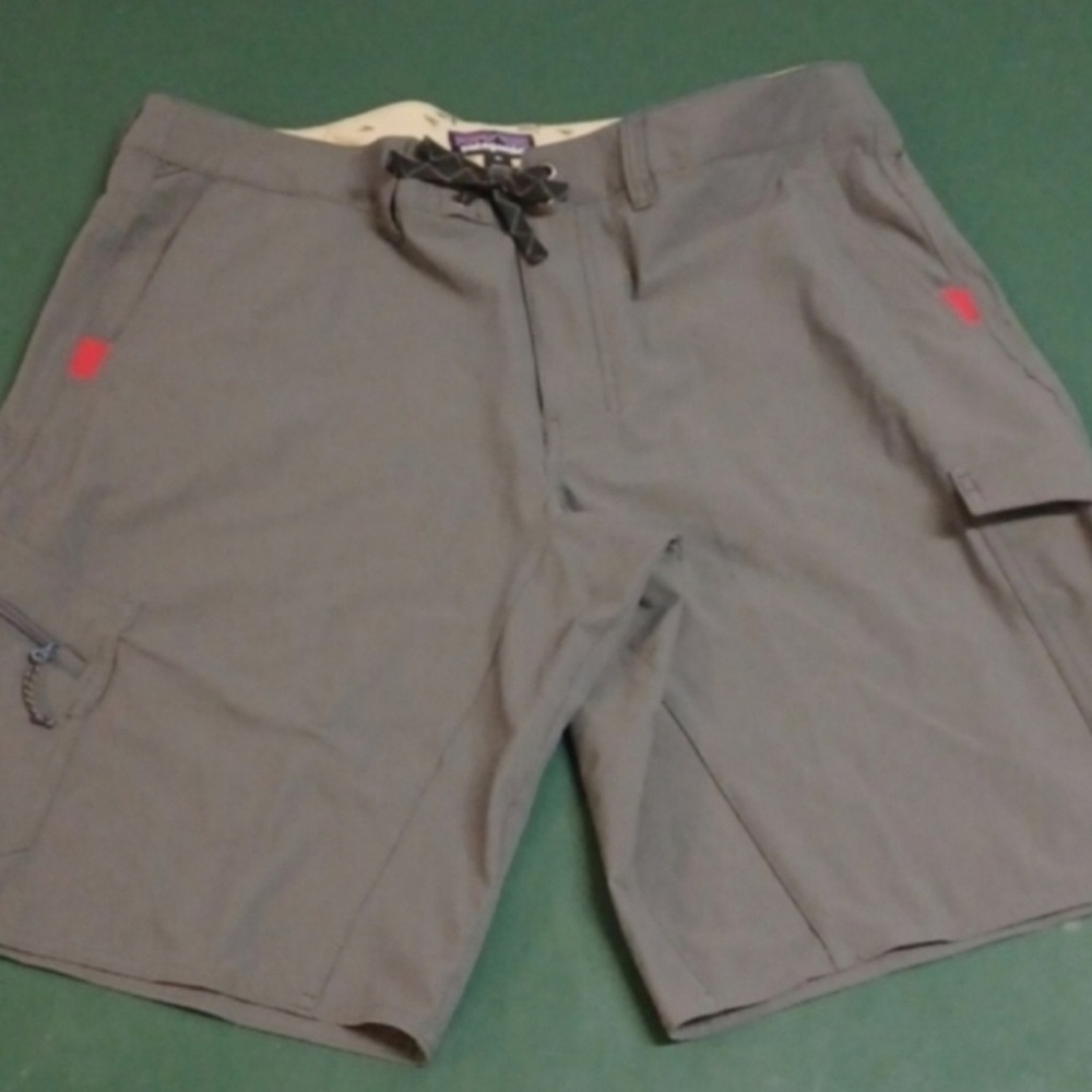 Patagonia cargo style shorts size 38 Hiking